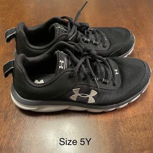 Boys Under Shoes size 5